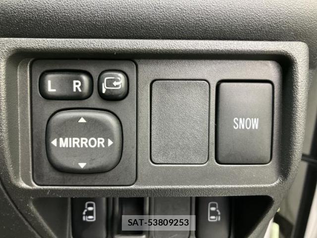 Toyota SIENTA 2011-10 8071387-17