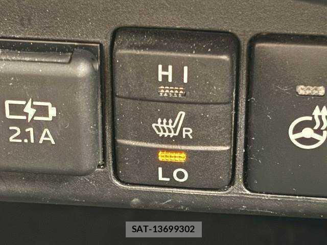 Toyota SIENTA 2021-09 8072369-6