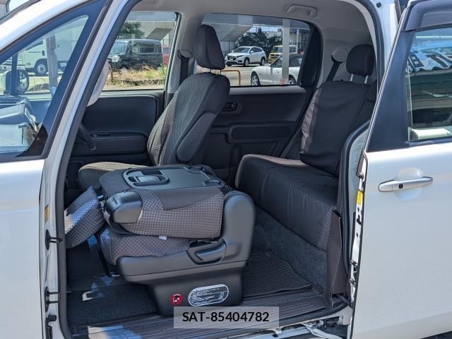Toyota SPADE 2012-09 8072473-18