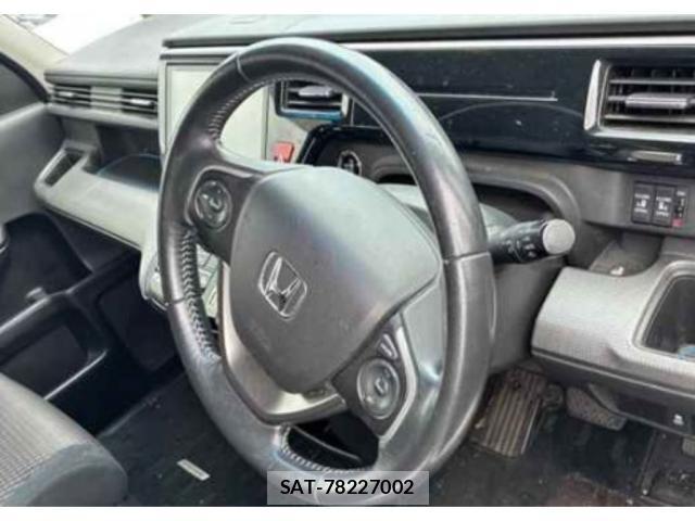 Honda e 2015-12 8071776-2