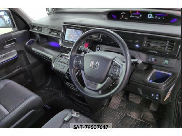 Honda e 2015-06 8071798-2