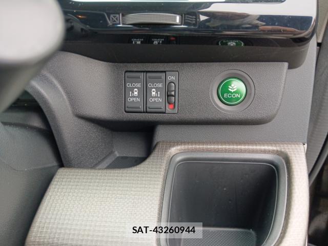 Honda e 2017-07 8070952-11