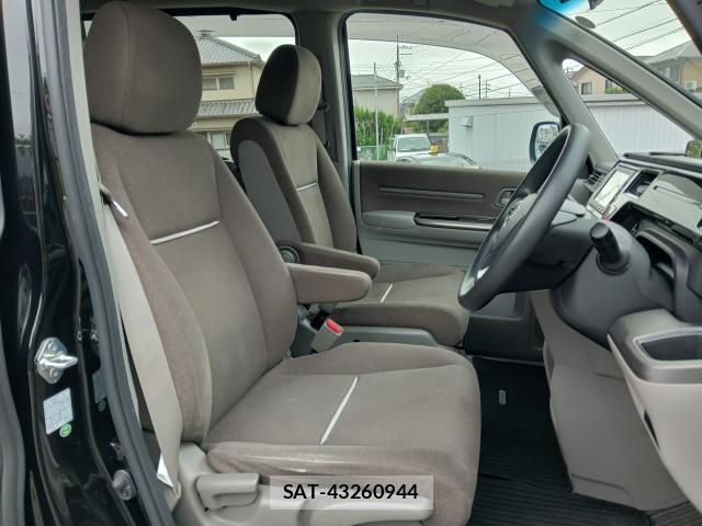 Honda e 2017-07 8070952-8