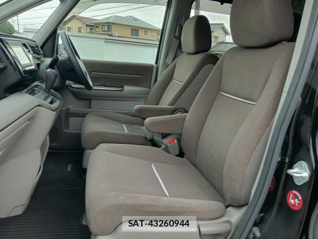Honda e 2017-07 8070952-9