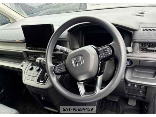Honda e 2023-03 8071767-2