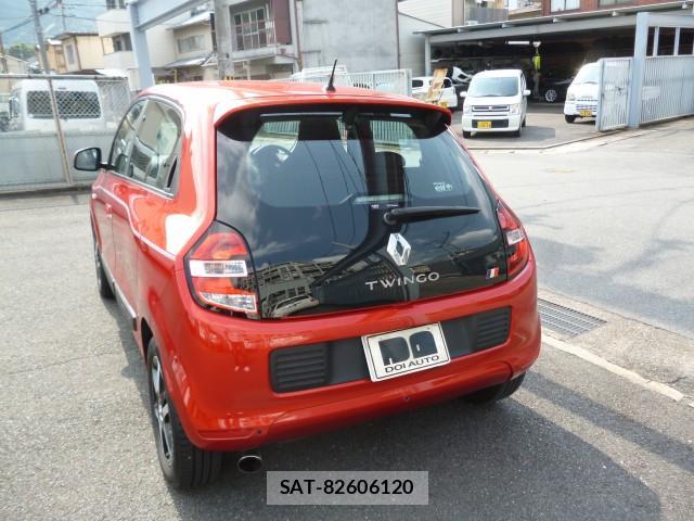 Renault TWINGO 2017-02 8070950-1