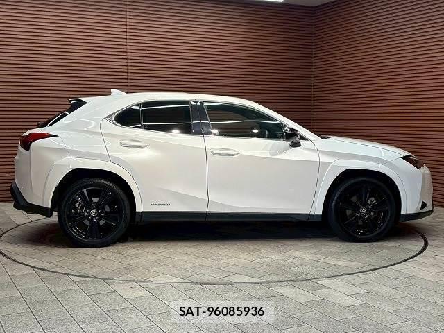 Lexus UX 2022-03 8072359-17