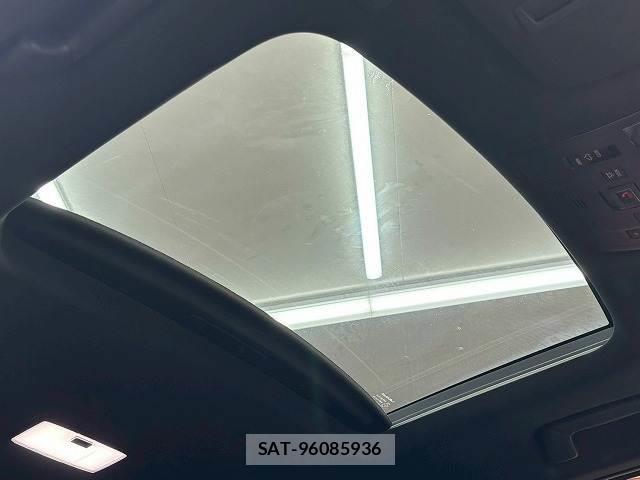 Lexus UX 2022-03 8072359-4