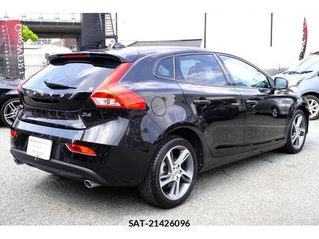 Volvo V40 2016-12 8071858-1