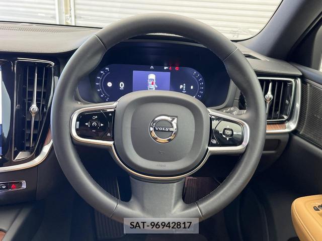 Volvo V60 2023-06 8070908-10