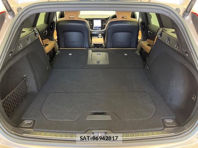 Volvo V60 2023-06 8070908-13