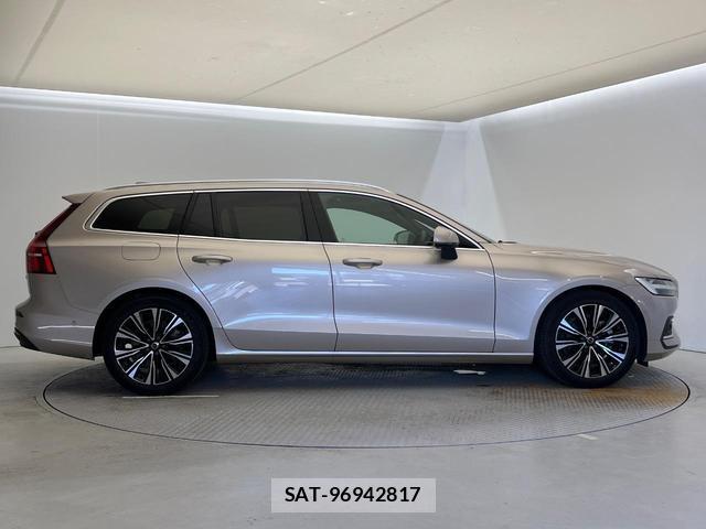 Volvo V60 2023-06 8070908-18