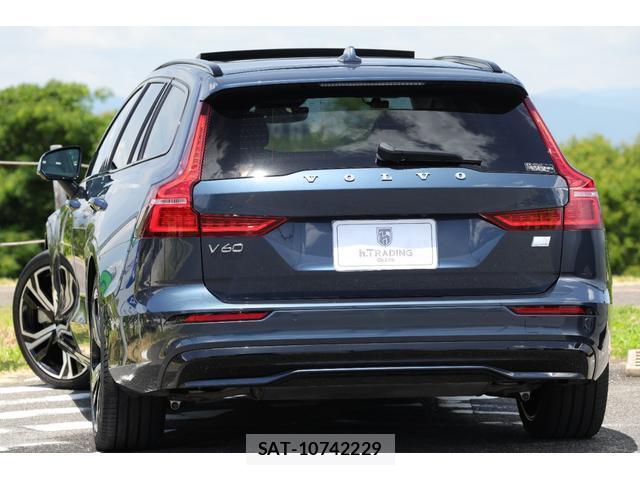 Volvo V60 2023-07 8072452-1