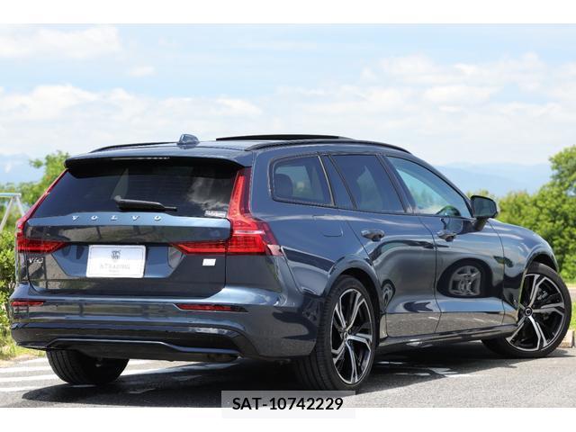 Volvo V60 2023-07 8072452-5