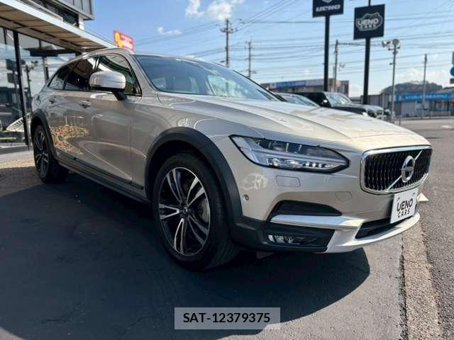 Volvo V90 2017-04 8071019-10
