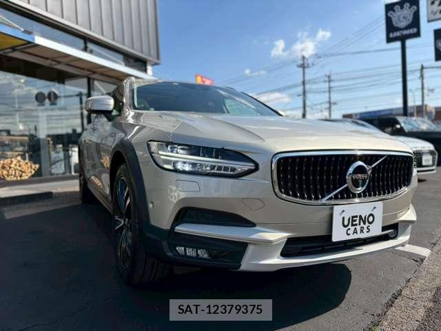 Volvo V90 2017-04 8071019-11