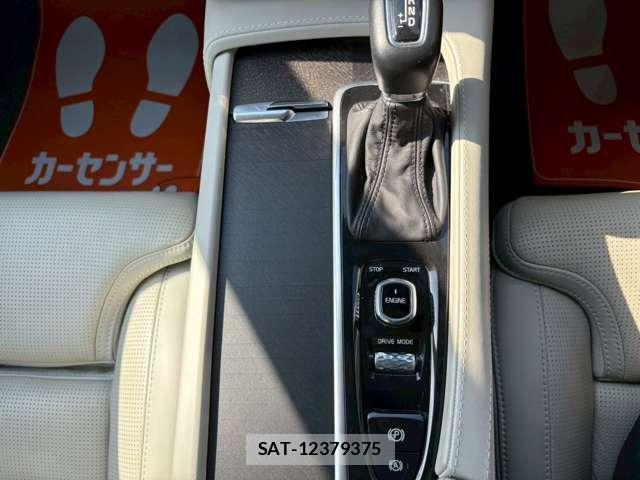 Volvo V90 2017-04 8071019-14