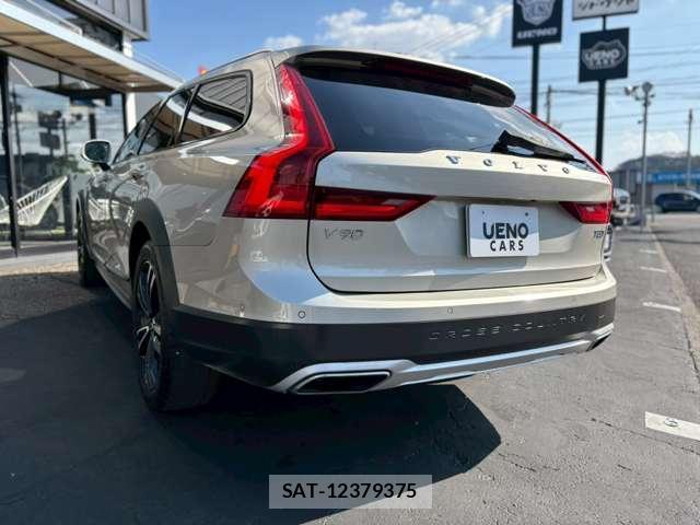 Volvo V90 2017-04 8071019-4