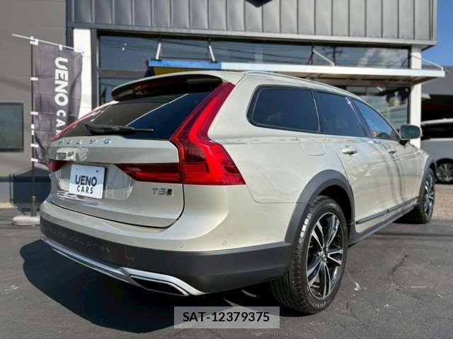 Volvo V90 2017-04 8071019-8