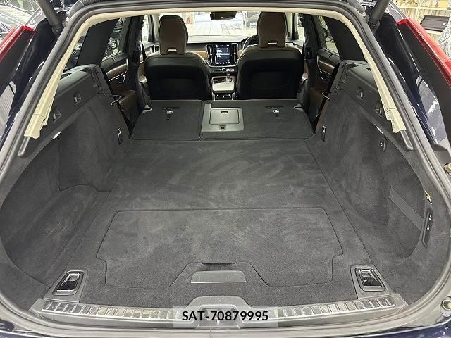 Volvo V90 2019-09 8071689-10