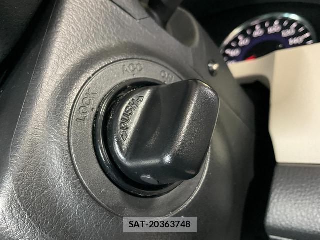 Mazda VERISA 2013-05 8072463-4