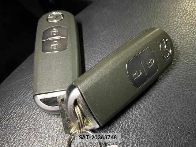 Mazda VERISA 2013-05 8072463-5