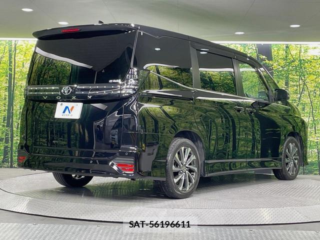 Toyota VOXY 2022-11 8071084-17