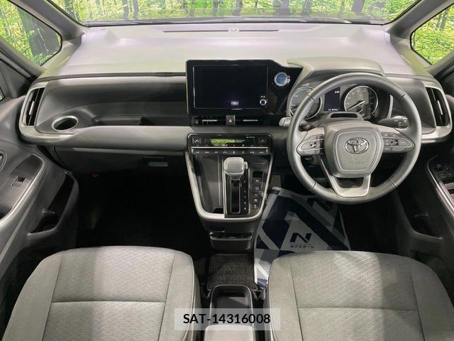 Toyota VOXY 2022-05 8071087-1