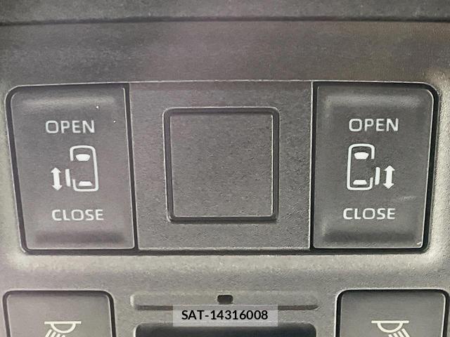 Toyota VOXY 2022-05 8071087-2