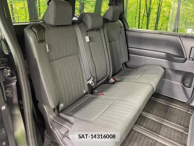 Toyota VOXY 2022-05 8071087-8