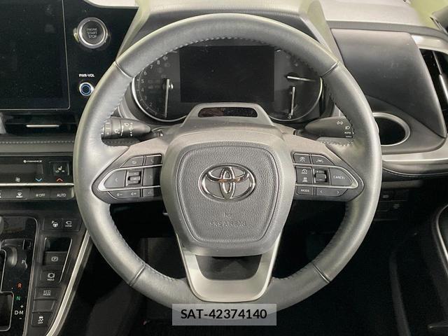 Toyota VOXY 2022-03 8071089-11