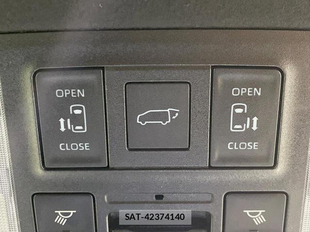 Toyota VOXY 2022-03 8071089-4