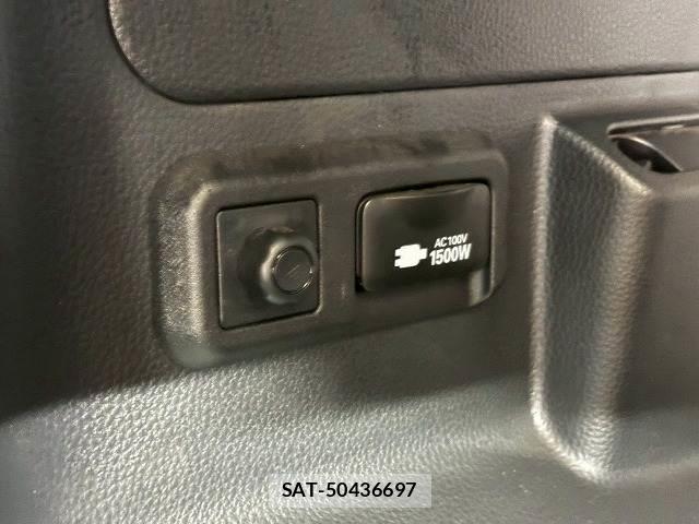 Toyota VOXY 2025-07 8071117-9