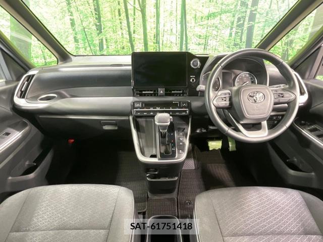 Toyota VOXY 2023-08 8071156-1