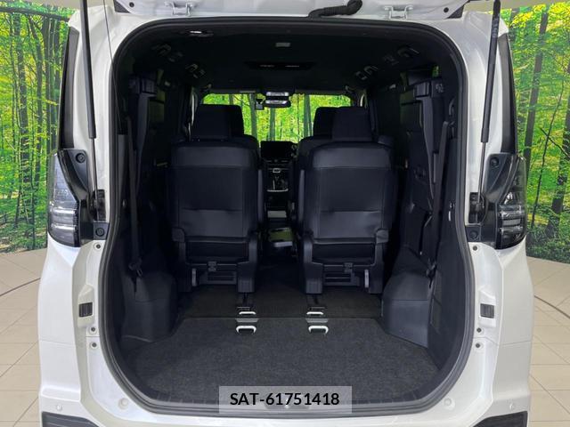 Toyota VOXY 2023-08 8071156-11