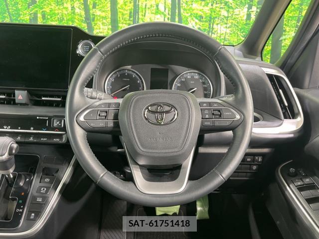 Toyota VOXY 2023-08 8071156-12