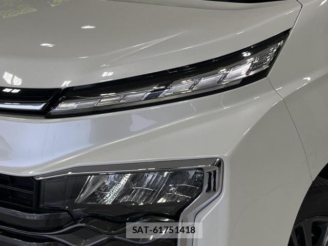 Toyota VOXY 2023-08 8071156-13