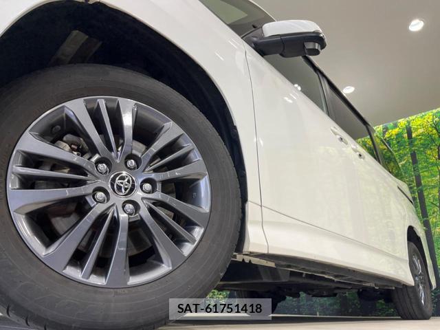 Toyota VOXY 2023-08 8071156-14