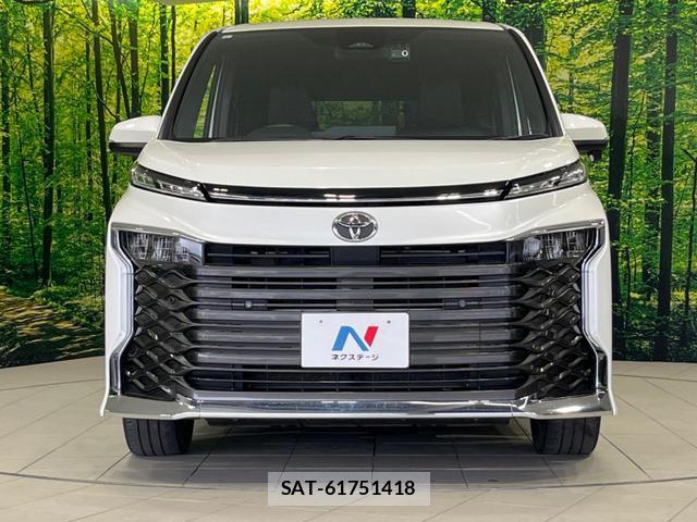 Toyota VOXY 2023-08 8071156-15
