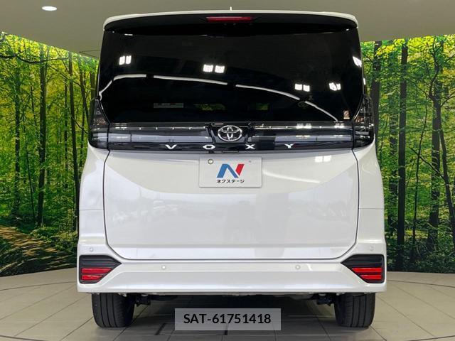 Toyota VOXY 2023-08 8071156-16