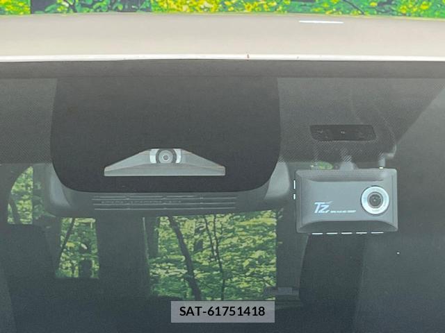 Toyota VOXY 2023-08 8071156-2