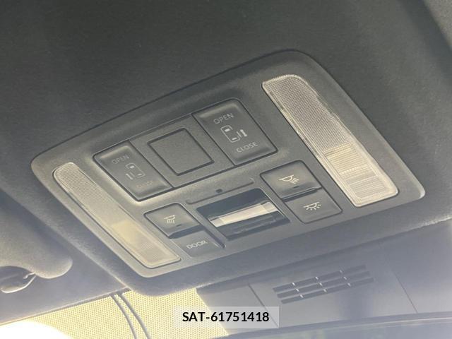 Toyota VOXY 2023-08 8071156-5
