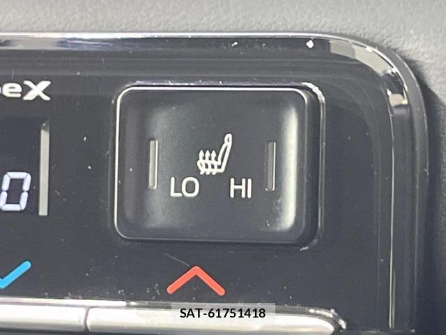 Toyota VOXY 2023-08 8071156-6