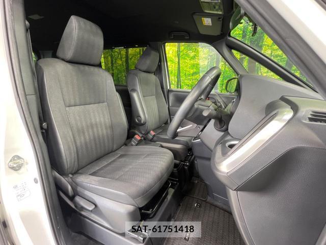 Toyota VOXY 2023-08 8071156-8