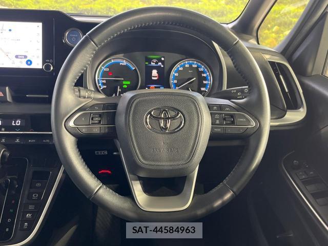 Toyota VOXY 2023-09 8071179-13