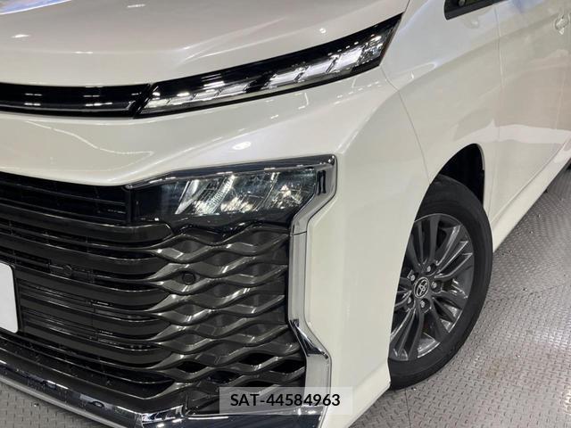Toyota VOXY 2023-09 8071179-14