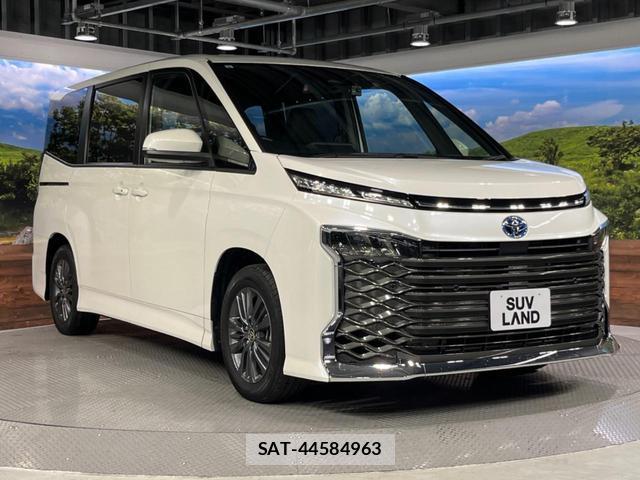 Toyota VOXY 2023-09 8071179-18
