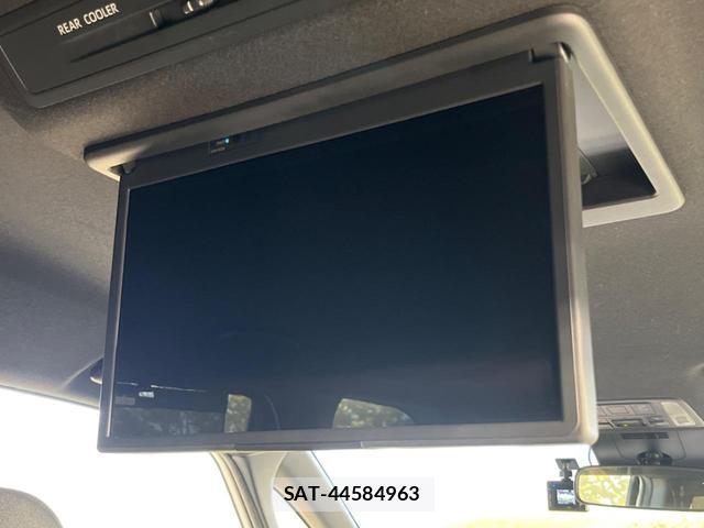 Toyota VOXY 2023-09 8071179-3