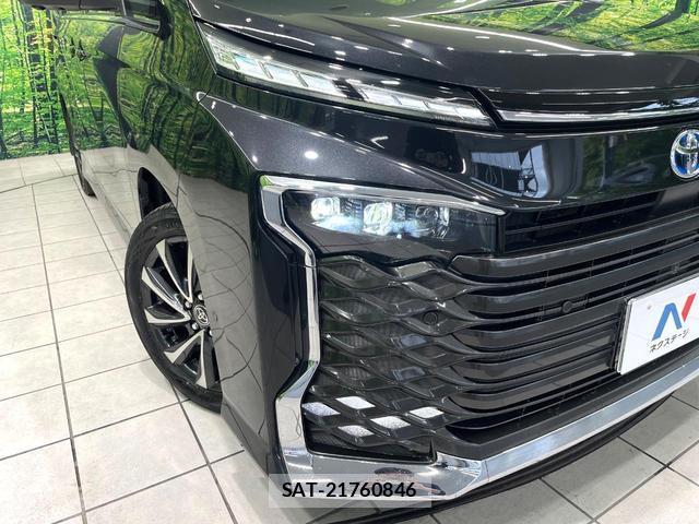 Toyota VOXY 2023-08 8071245-12