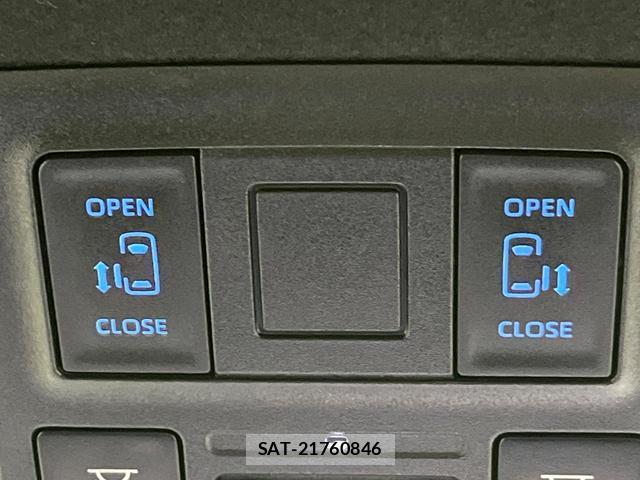 Toyota VOXY 2023-08 8071245-6